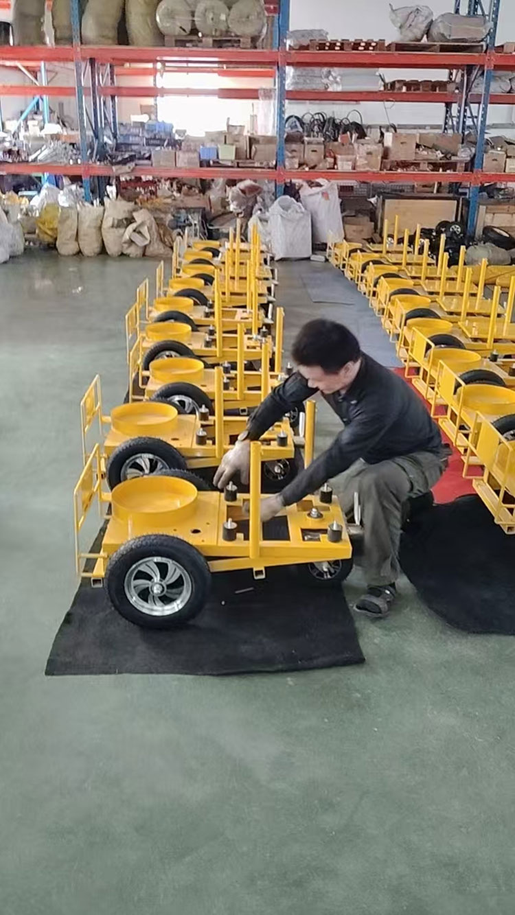 Qazaxıstana soyuq boya yol nişanlama maşını, xüsusi istehsal mükəmməlliyini vurğulayır